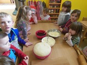 Pečeme koláče ve školce